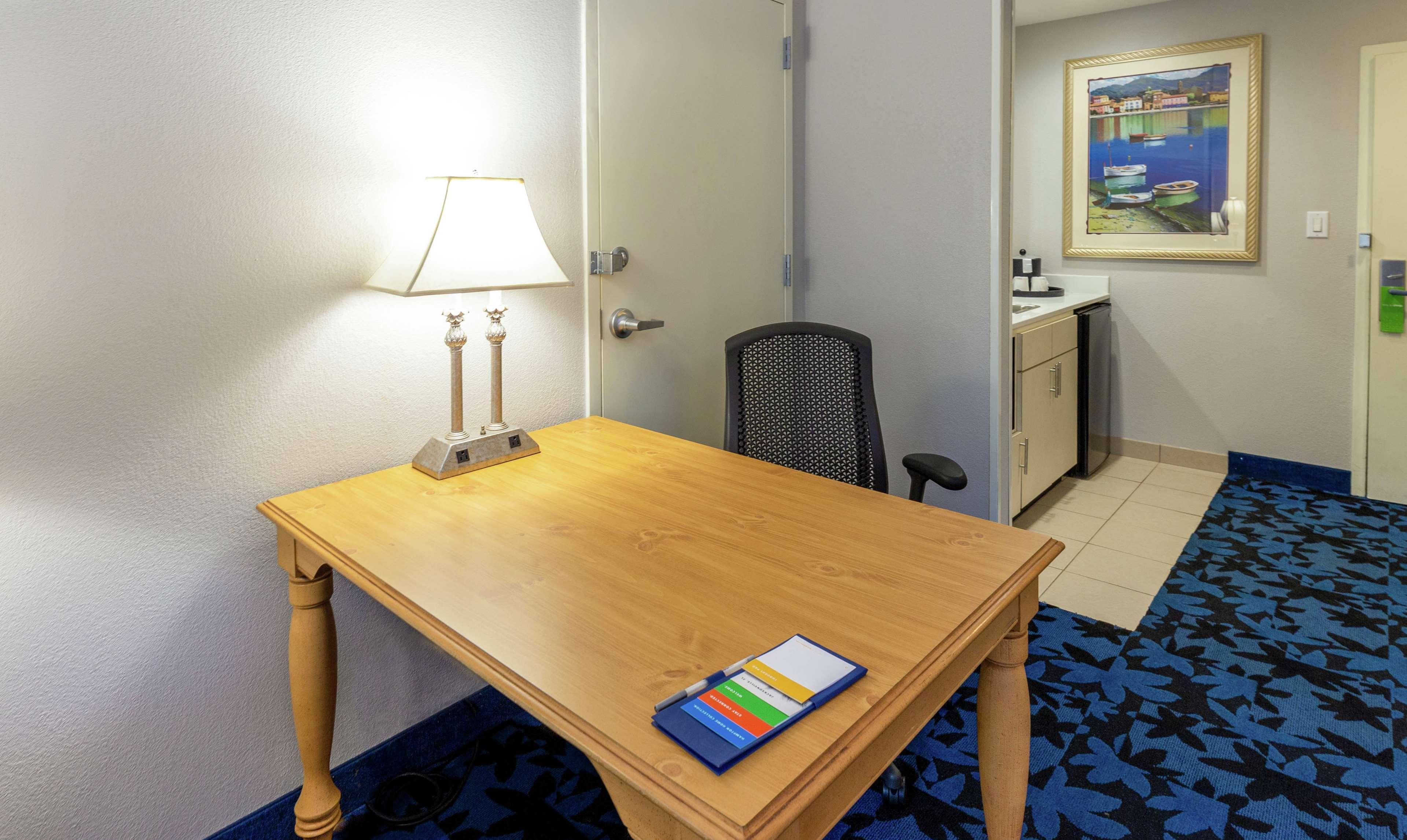 Hampton Inn & Suites Jacksonville Deerwood Park Ngoại thất bức ảnh